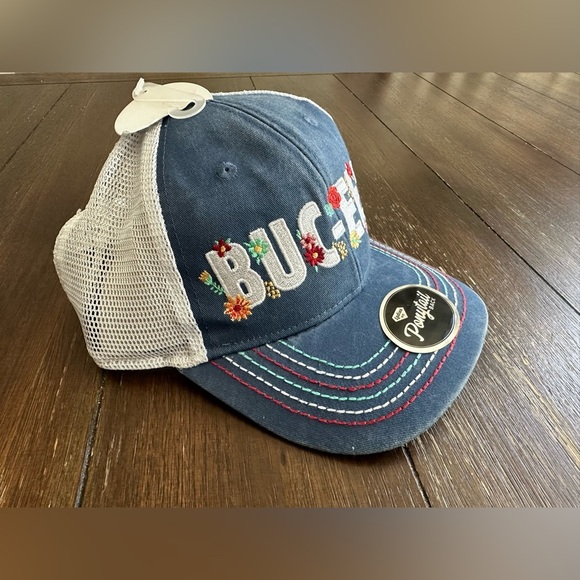Buc-ee's Flowers with Ponytail Hole Snapback Trucker Hat - Picture 10 of 10